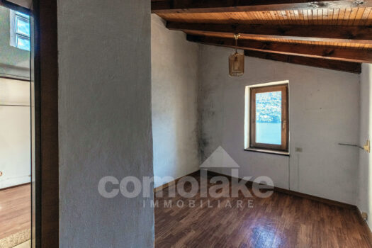 Casa di lago con ampio terrazzo