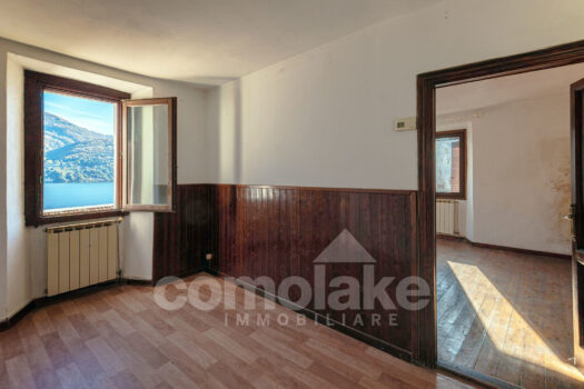 Casa di lago con ampio terrazzo