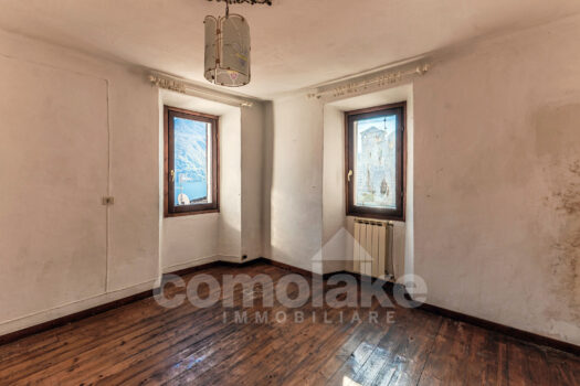 Casa di lago con ampio terrazzo