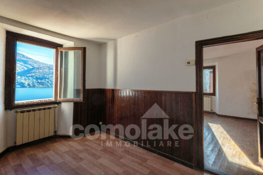 Casa di lago con ampio terrazzo