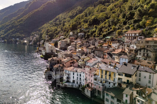 Casa di lago con ampio terrazzo
