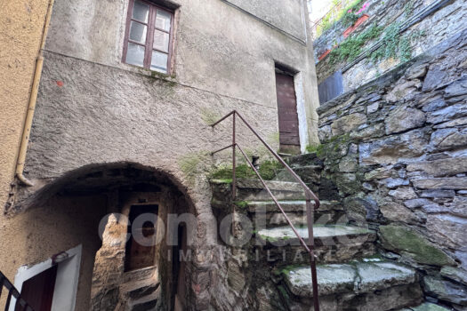 Casa di lago con ampio terrazzo