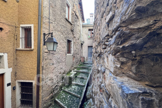 Casa di lago con ampio terrazzo