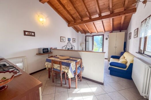 Casa con giardino a San Siro – vista lago