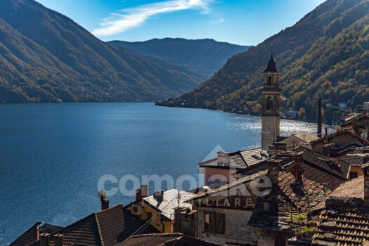 Casa di lago con ampio terrazzo