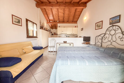 Casa con giardino a San Siro – vista lago