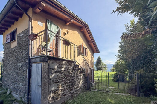 Casa con giardino a San Siro – vista lago