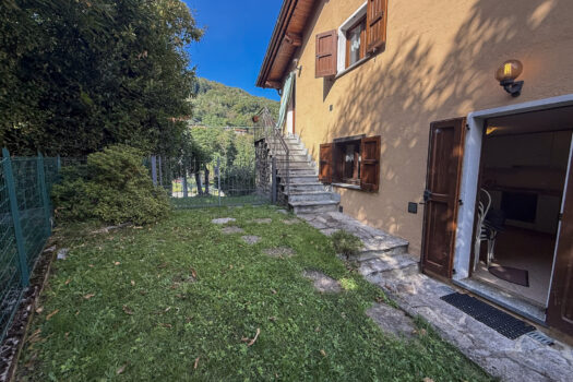 Casa con giardino a San Siro – vista lago