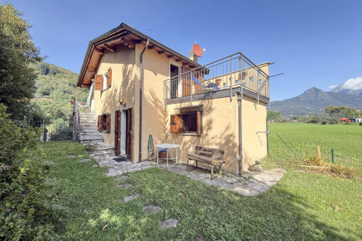 Casa con giardino a San Siro – vista lago