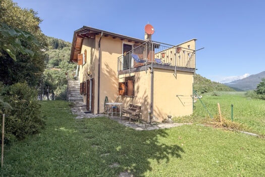 Casa con giardino a San Siro – vista lago