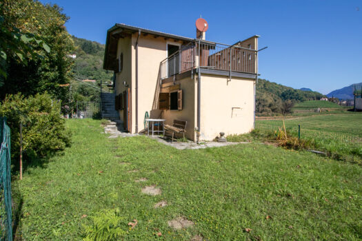 Casa con giardino a San Siro – vista lago