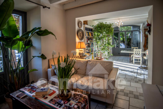 Villa a lago con darsena privata a Moltrasio