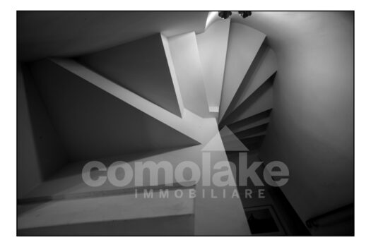 Villa a lago con darsena a Moltrasio