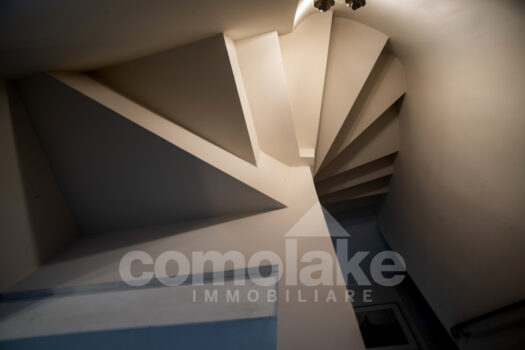 Villa a lago con darsena privata a Moltrasio