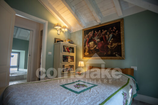 Villa a lago con darsena a Moltrasio