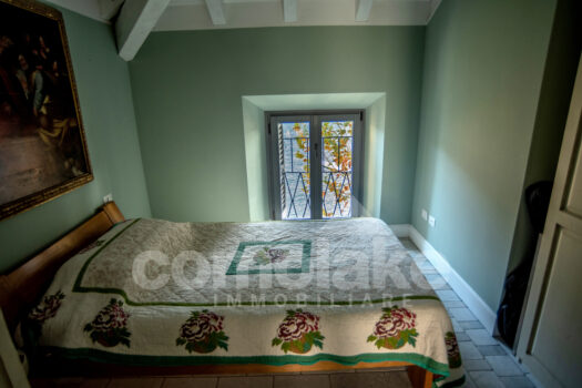 Villa a lago con darsena a Moltrasio