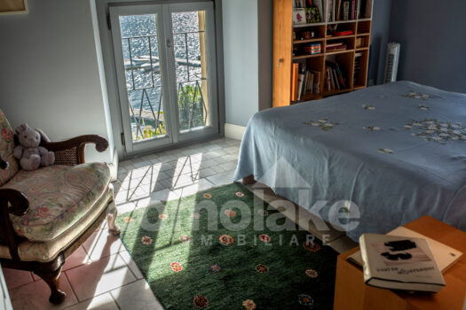 Villa a lago con darsena a Moltrasio