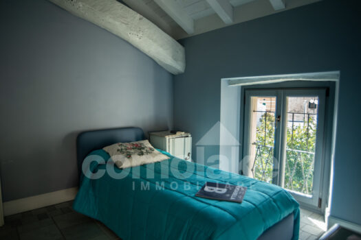 Villa a lago con darsena a Moltrasio