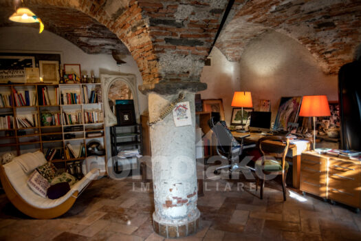 Villa a lago con darsena a Moltrasio