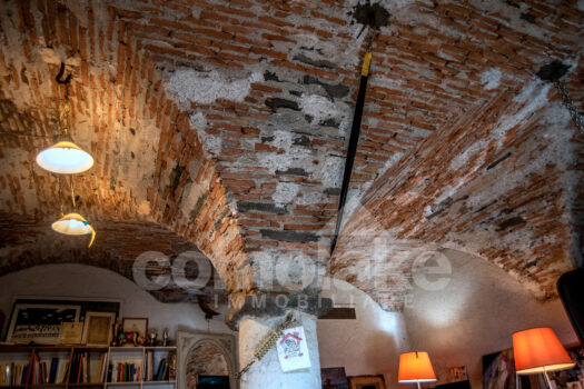 Villa a lago con darsena a Moltrasio