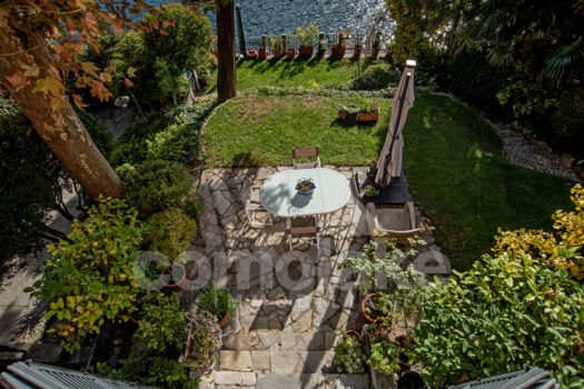 Villa a lago con darsena a Moltrasio