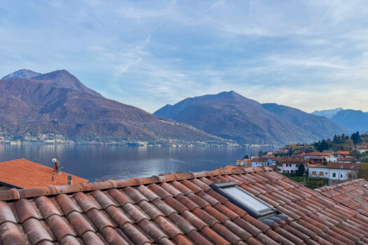 Appartamento in residence con piscina a Pianello del Lario – vista lago