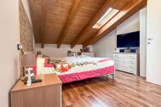 Appartamento in residence con piscina a Pianello del Lario – vista lago