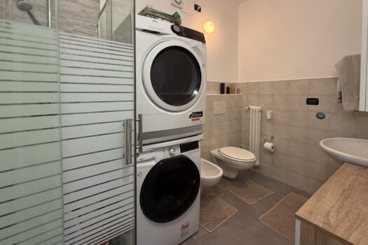 Appartamento in residence con piscina a Pianello del Lario – vista lago