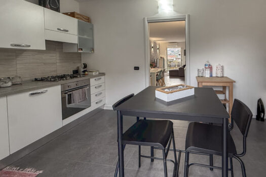 Appartamento in residence con piscina a Pianello del Lario – vista lago