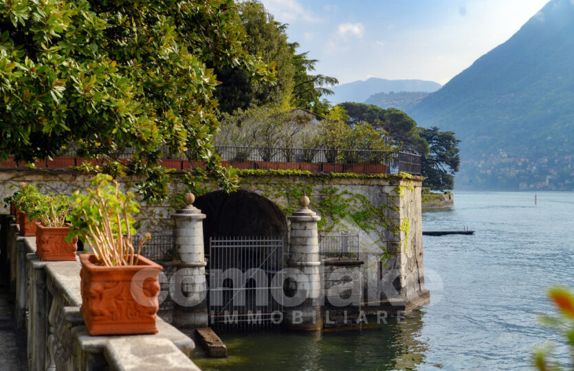 Attico in villa d'epoca a lago a Cernobbio