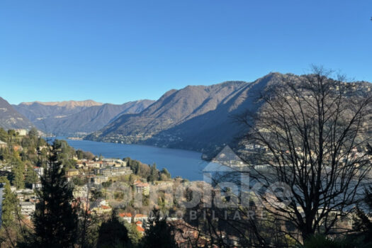 Appartamento con terrazzo vista lago a Como