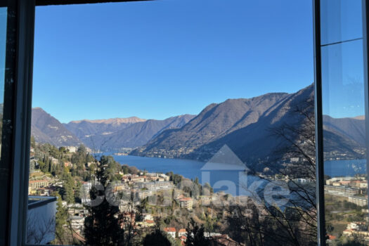 Appartamento con terrazzo vista lago a Como