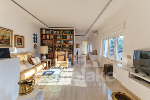 Villa moderna con vista lago a Moltrasio