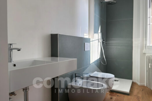 Appartamento con terrazzo vista lago a Como