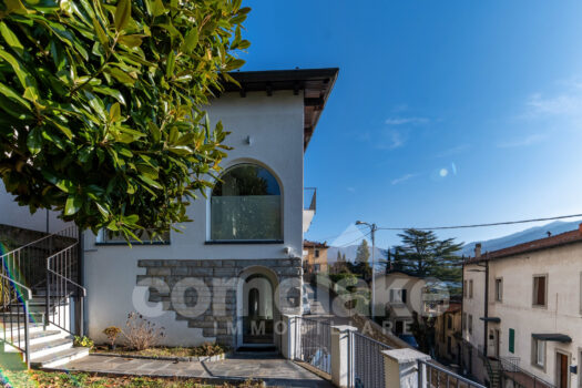 Villa moderna con vista lago a Moltrasio