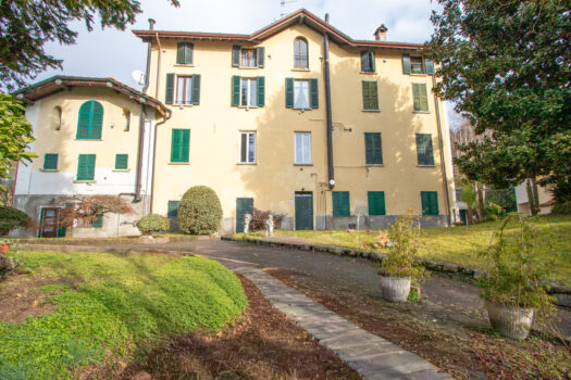 Bilocale vicino al lago con garage – Tremezzina