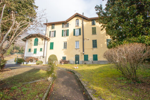 Bilocale vicino al lago con garage – Tremezzina