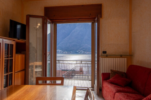 Due appartamenti con terrazzo a Colonno – vista lago