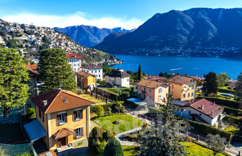 Villa classica con ampio giardino a Cernobbio