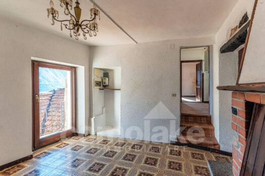 Casa di lago con ampio terrazzo a Brienno