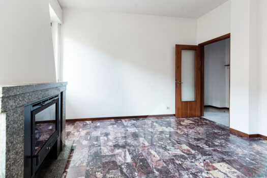 Appartamento vicino a Cernobbio con balcone e box