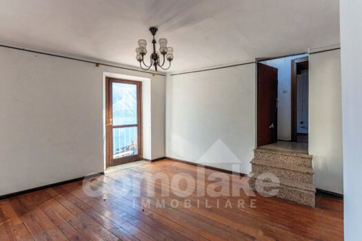 Casa di lago con ampio terrazzo a Brienno