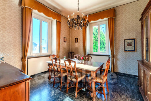 Villa classica con ampio giardino a Cernobbio