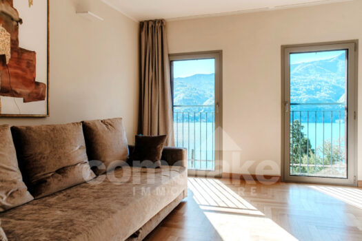 Casa di lago con giardino e vista lago a Carate Urio