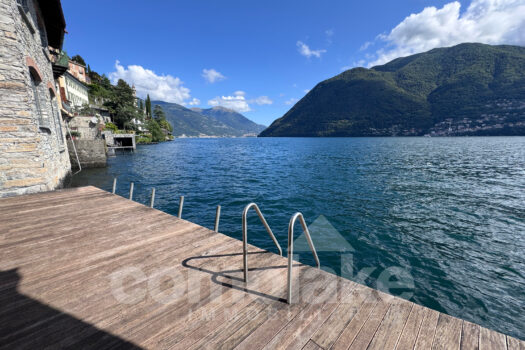 Casa di lago con ampio terrazzo a Brienno