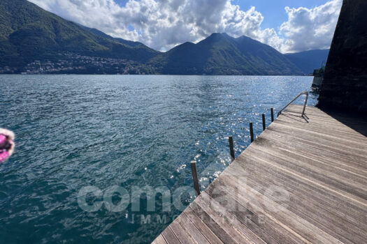 Casa di lago con ampio terrazzo a Brienno