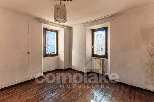 Casa di lago con ampio terrazzo a Brienno