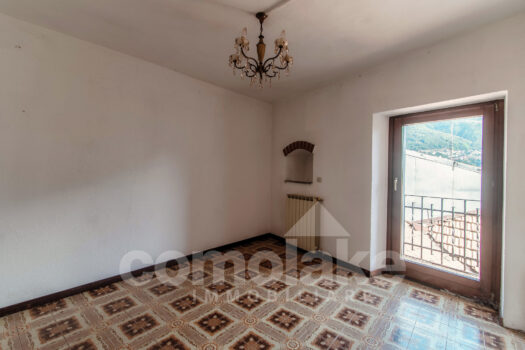 Casa di lago con ampio terrazzo a Brienno