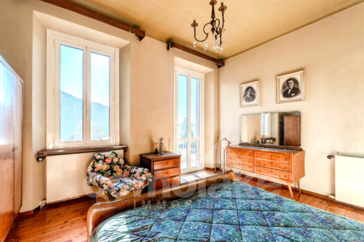 Villa classica con ampio giardino a Cernobbio