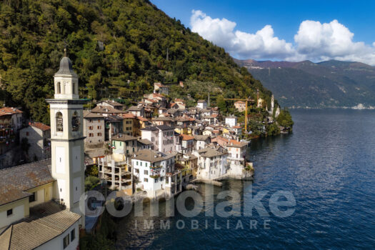 Casa di lago con ampio terrazzo a Brienno